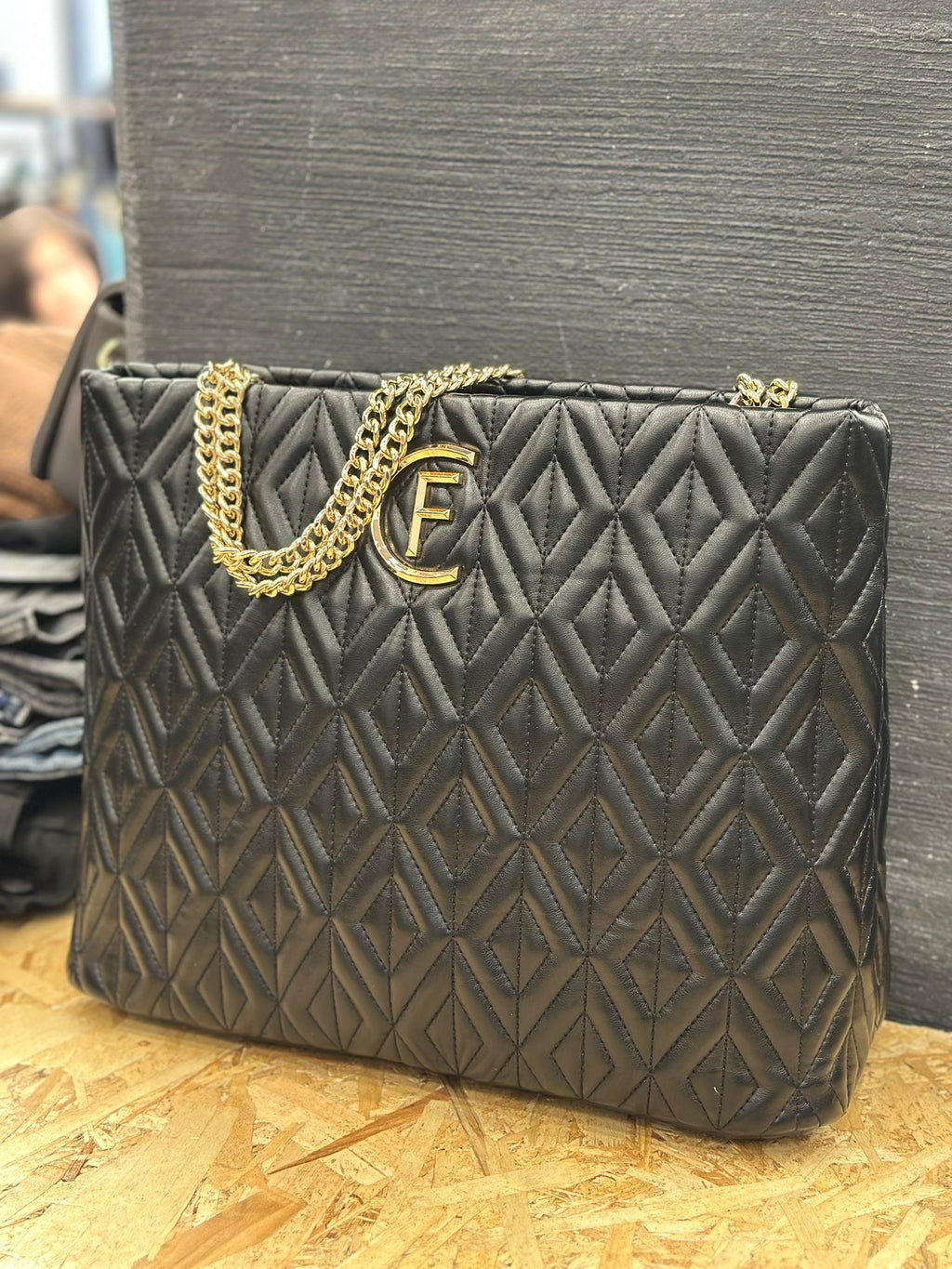 Cristina Effe Borsa con Logo in Rilievo e Tracolla Dorata