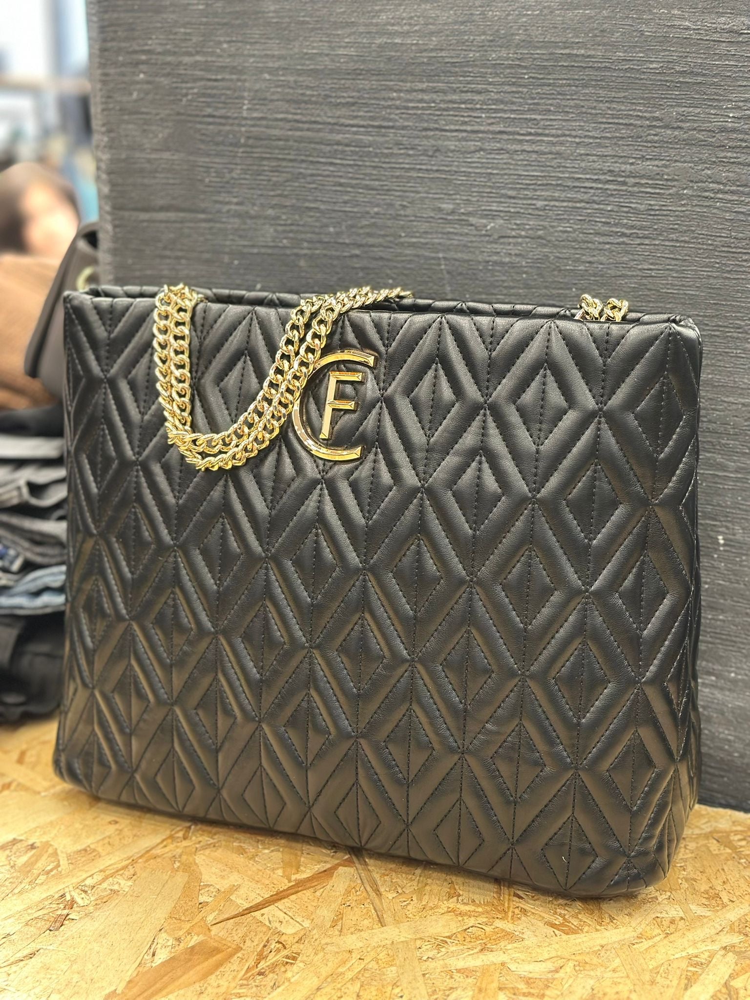 Cristina Effe Borsa con Logo in Rilievo e Tracolla Dorata