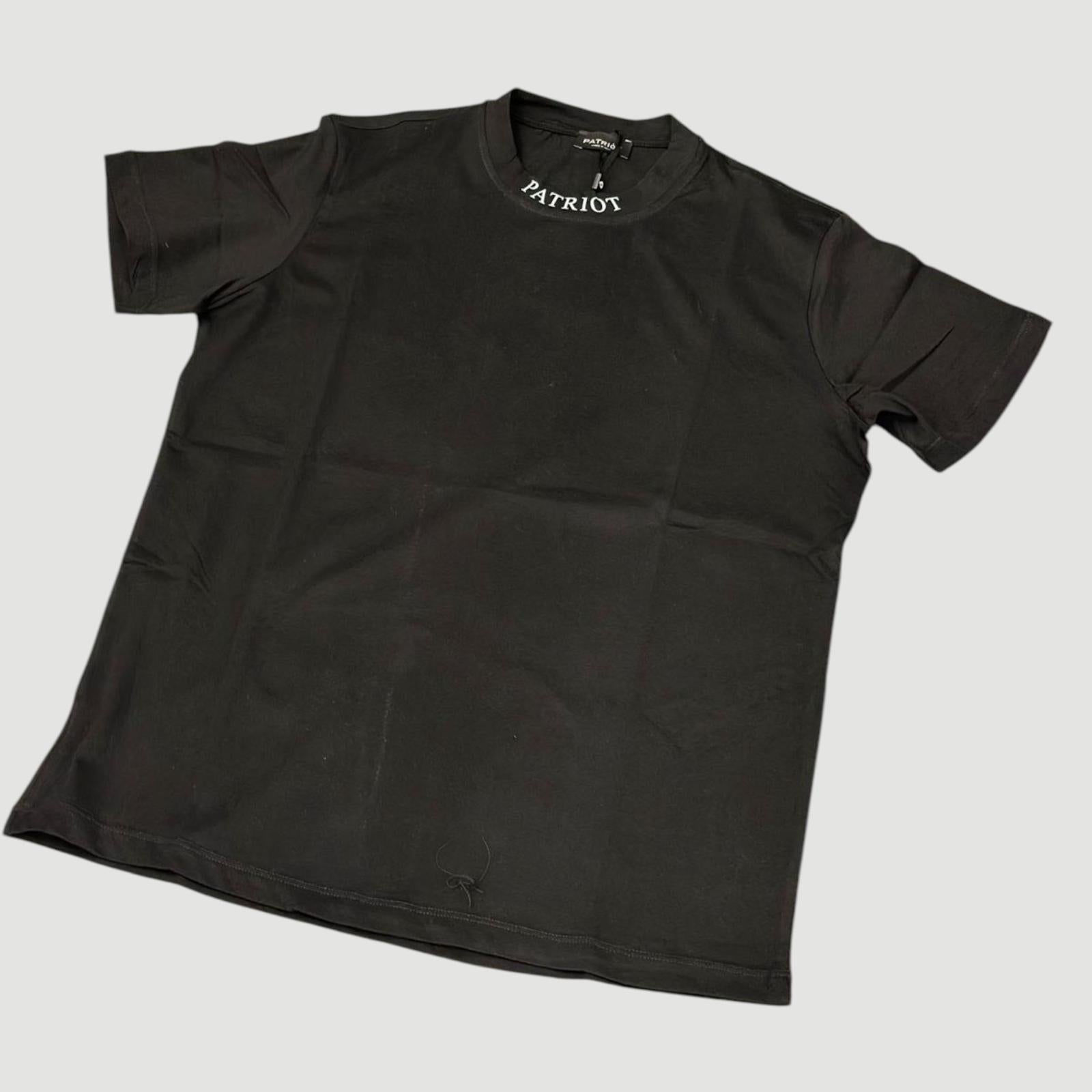 PATRIOT T-SHIRT CON LOGO FRONTALE E STAMPA POSTERIORE